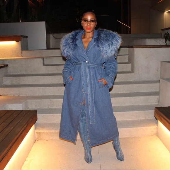 Runway Ready trench-coat with fur collar - Picture 4 of 12